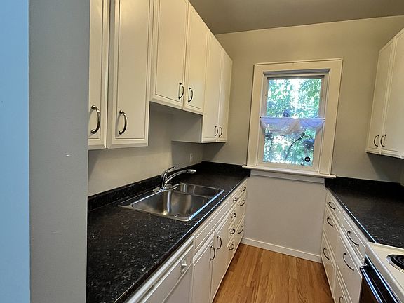 4th image of 417 5th Ave N #1390589