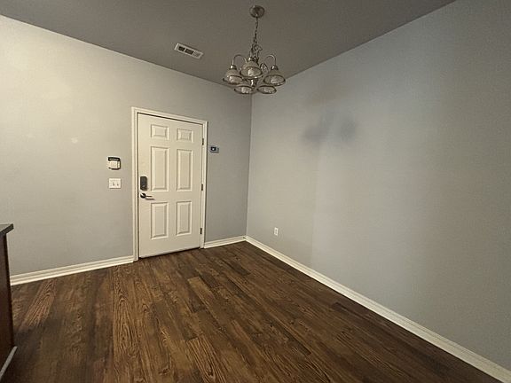 3rd image of 3522 W Belmont Cir