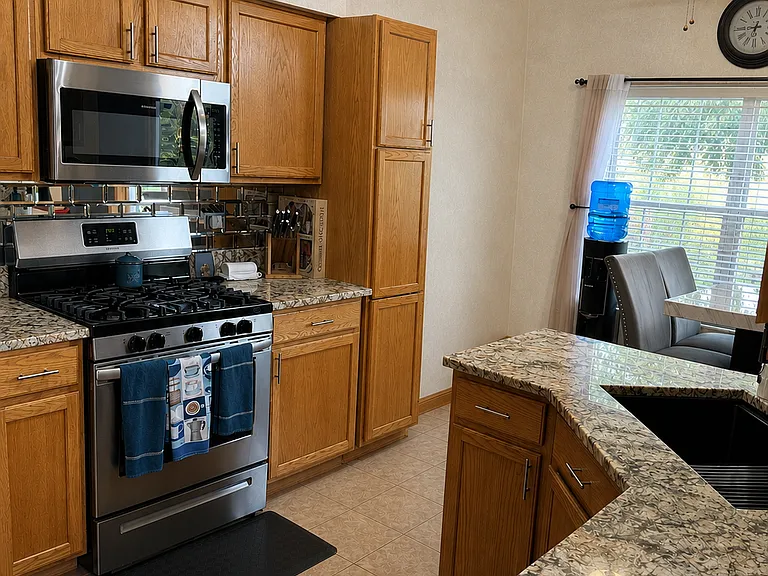 2444 Oak Tree Ln — Photo 4