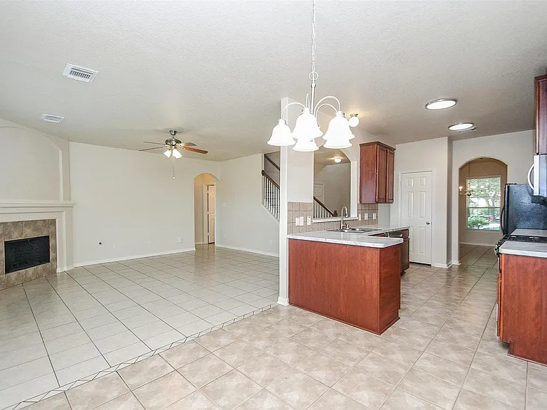 13111 Rippling Creek Ln — Photo 32