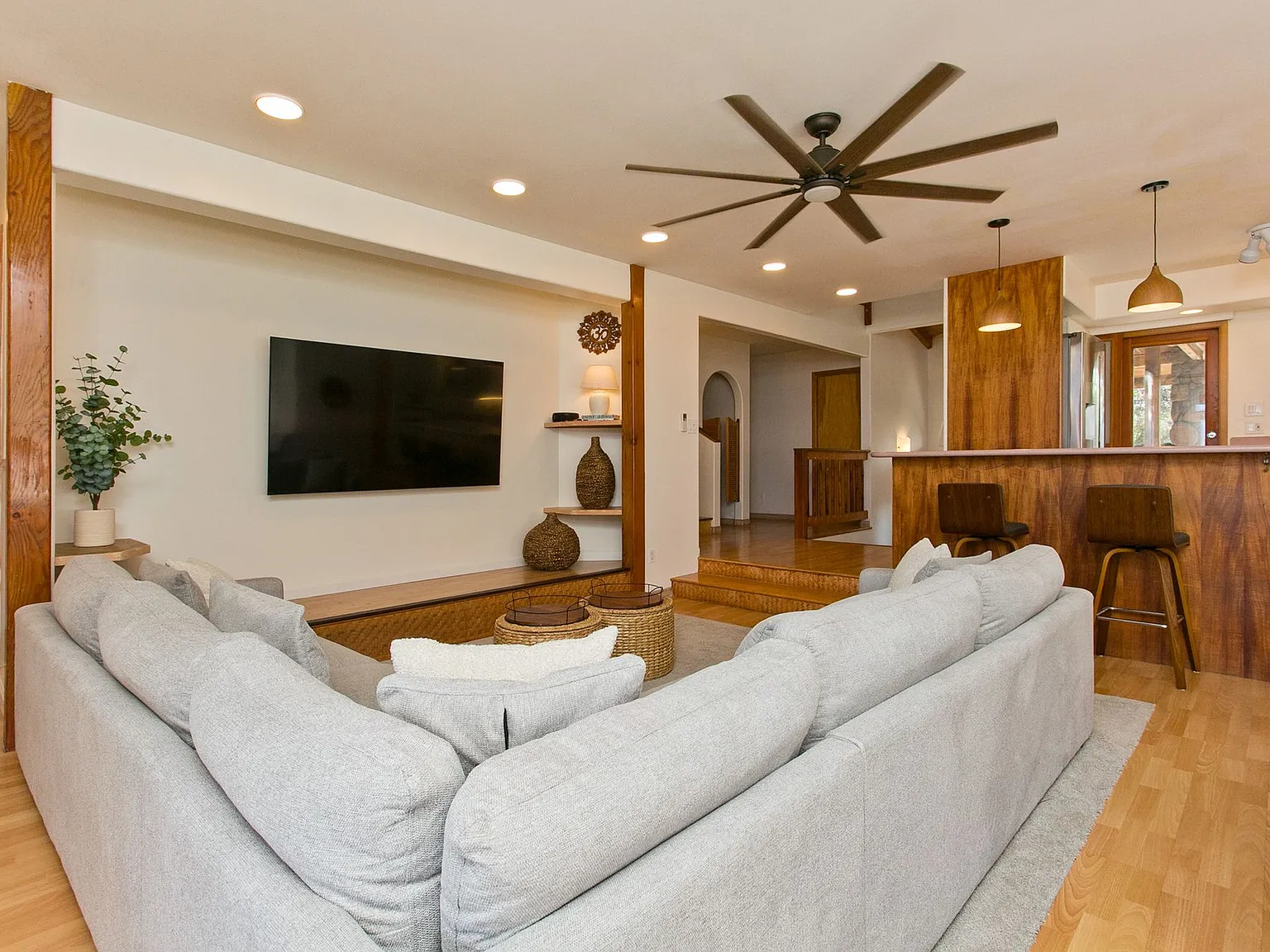 4 bed, 2.5 bath, 2000 sqft, $13,500 — Photo 4