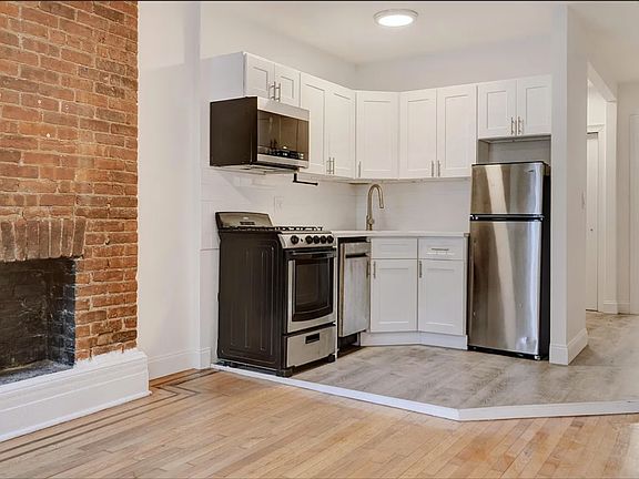 3rd image of 328 W 47th St #3DD