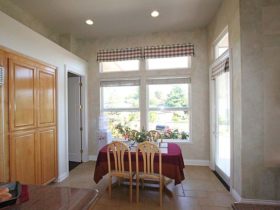 Spacious Kitchen Nook