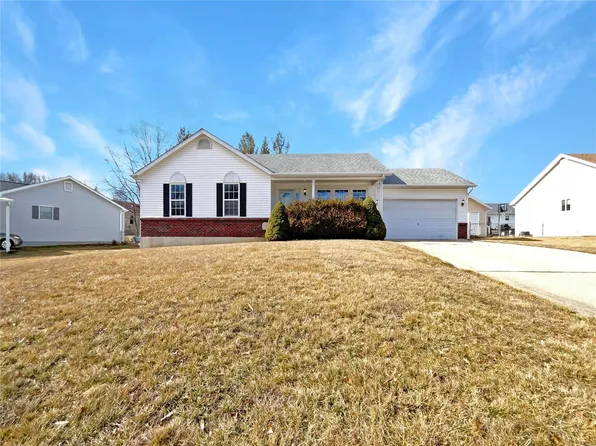 1027 Huntington Dr, Troy, MO 63379