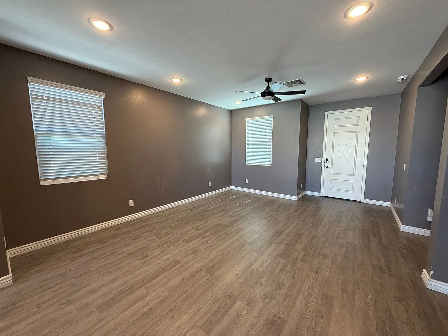 3 bed, 2.0 bath, 1295 sqft, $1,900 — Photo 2