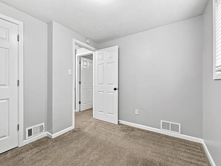 56 Pointview Rd — Photo 26