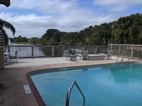 5th image of 619 Manatee Dr