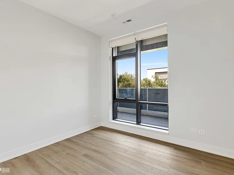 3207 N Lawndale Ave #203 — Photo 16