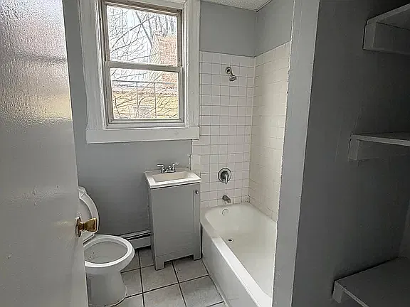 3 bed, 1000 sqft, $2,499 — Photo 1