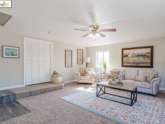 3rd image of 3021 Windsor Dr
