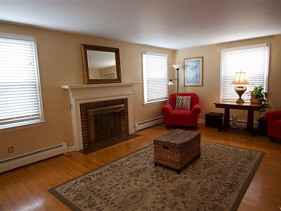 3rd image of 84 Willowgrove Ct