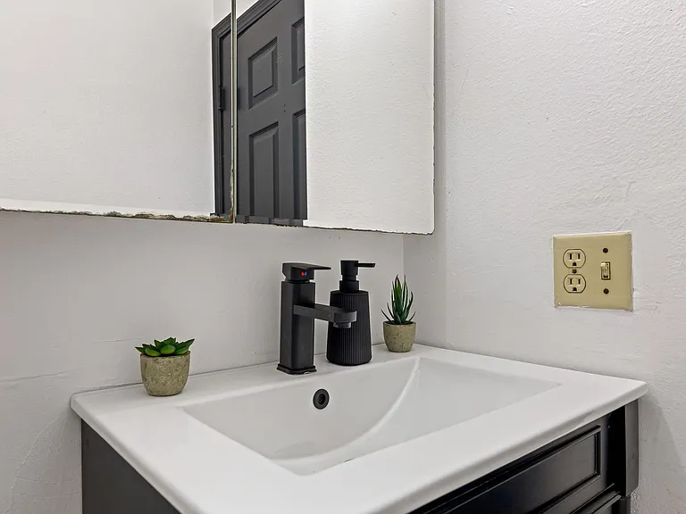 1823 Pelham Ave #6 — Photo 5