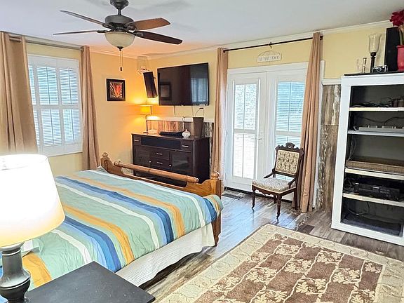 5th image of 15 Gainsborough Dr