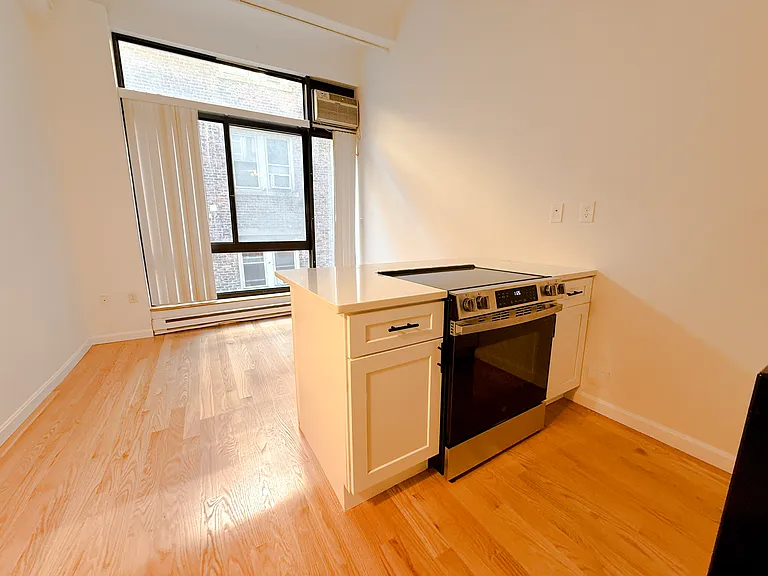 12 Stoneholm St #309 — Photo 6