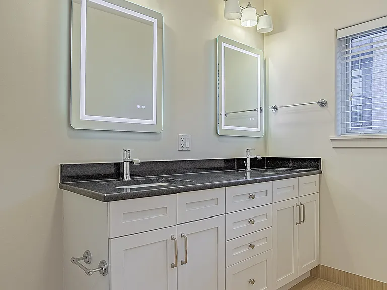 2100 Greenwood St #203 — Photo 10