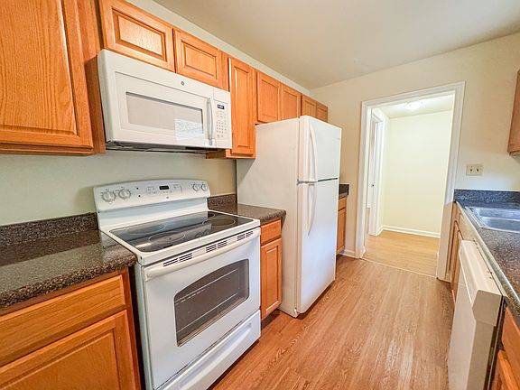 3rd image of 1666 Mayhew St