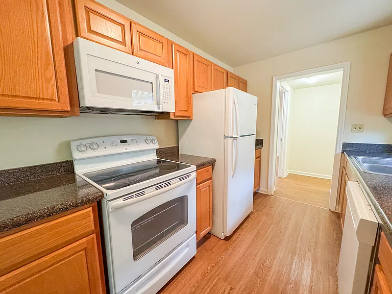 1666 Mayhew St — Photo 3