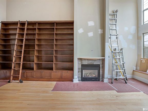 5th image of 588 S Van Ness Ave APT 1