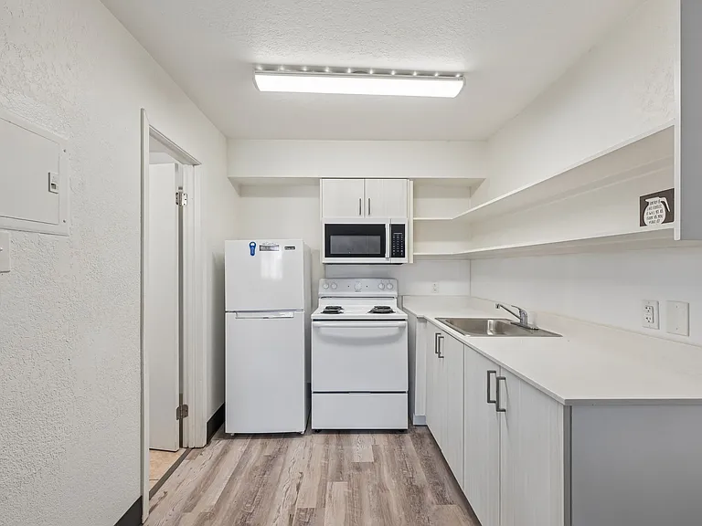 16410 North Fwy — Photo 37