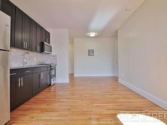 3rd image of 85 Eastern Pkwy #6C1