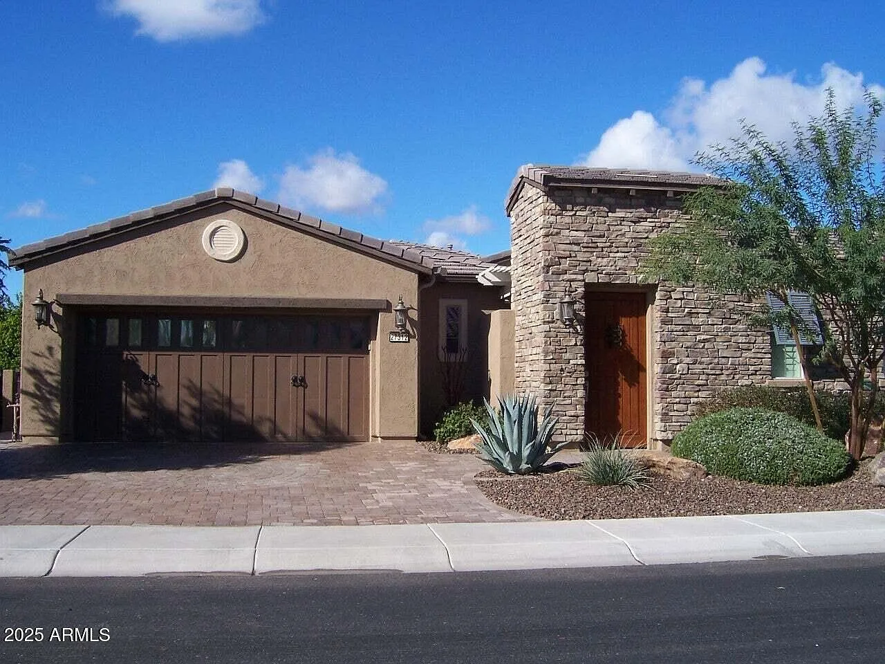 3 bed, 2351 sqft, $2,650 — Photo 1