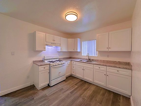 5th image of 924 W 82nd St #924