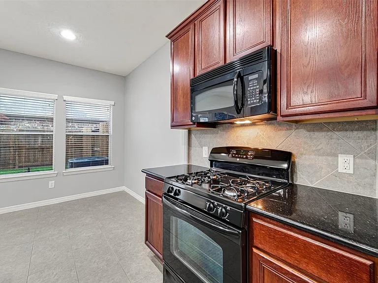 8910 Minola Oaks Dr — Photo 16
