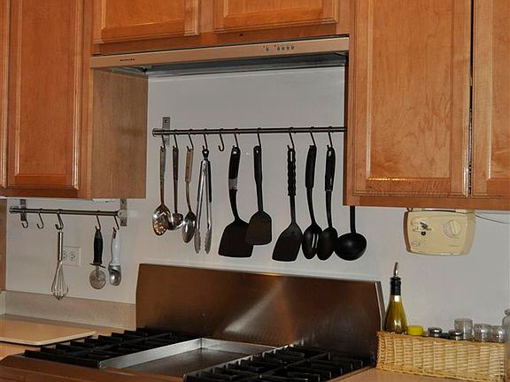 4th image of 210 Enfield Ln