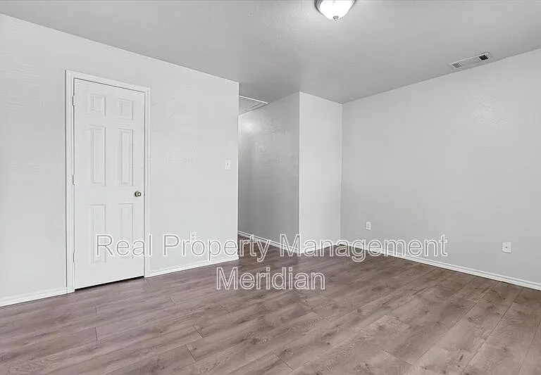 1920 Saint Louis Ave — Photo 13
