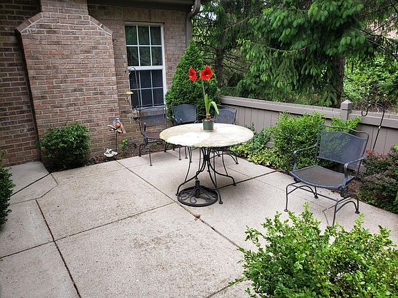 4th image of 266 Windemere Pl