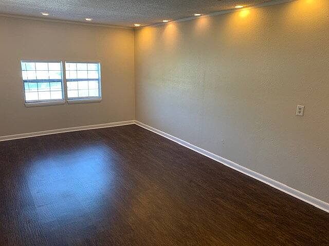 1st image of 708 Meadow Ct