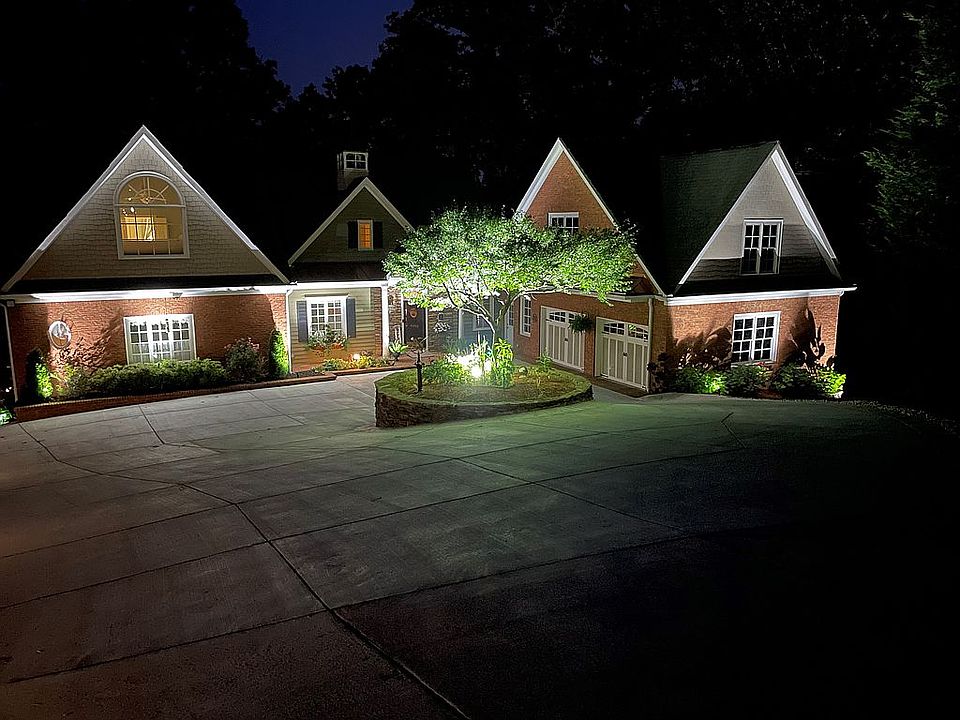 1st image of 4466 Travis Dr