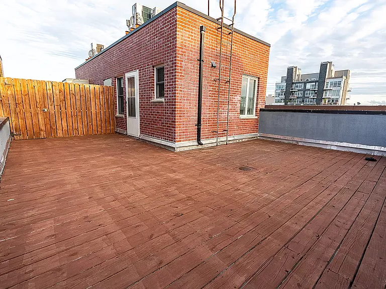 500 Leonard St #4R — Photo 9