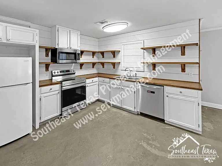 428 S 37th St — Photo 5