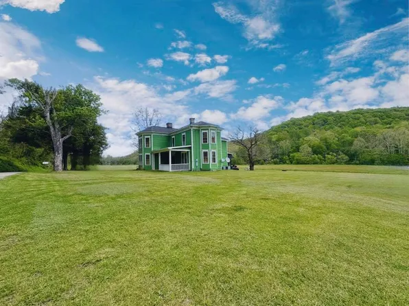 1094 Reedyville Rd, Reedy, WV 25276