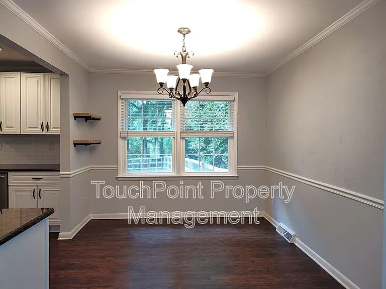 5812 Donegal Dr — Photo 6