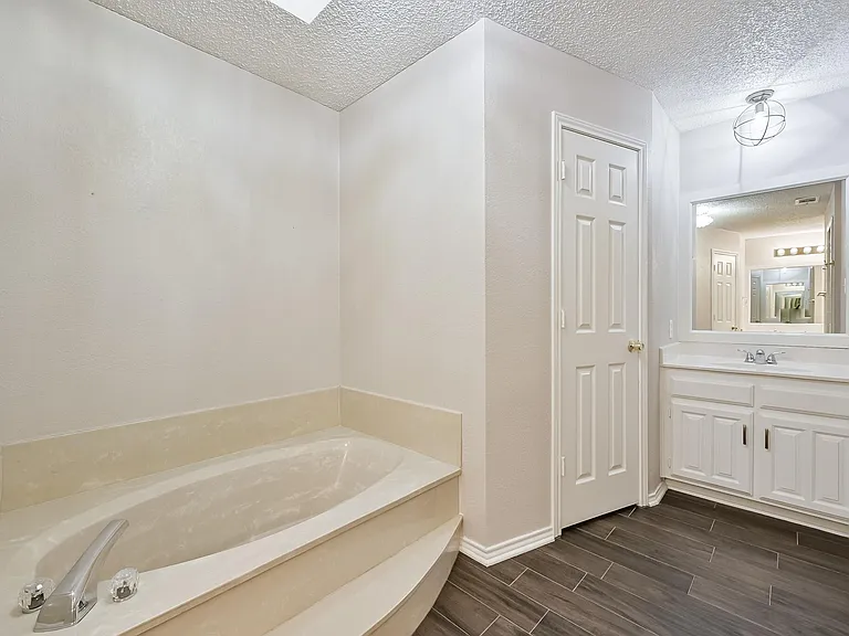 2306 Lovell Ct — Photo 21