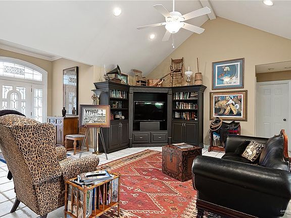 4th image of 3000 Wisteria Dr