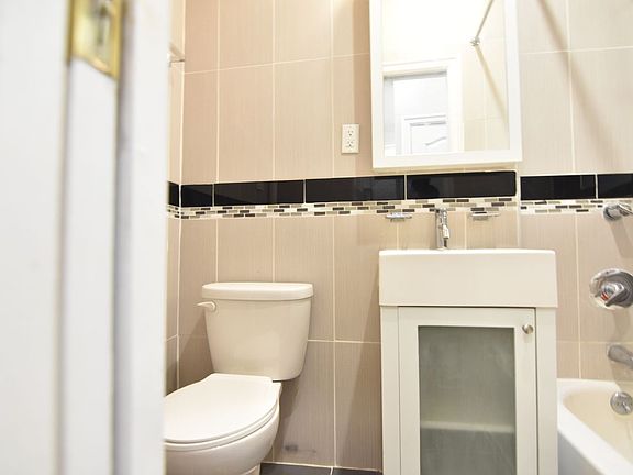 4th image of 1833 7th Ave APT 5H