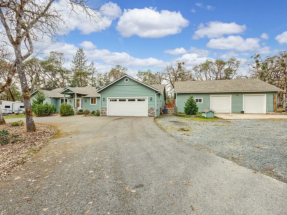 2nd image of 100 Horseshoe Dr