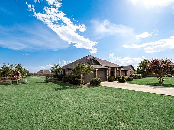 3rd image of 990 Overland Dr