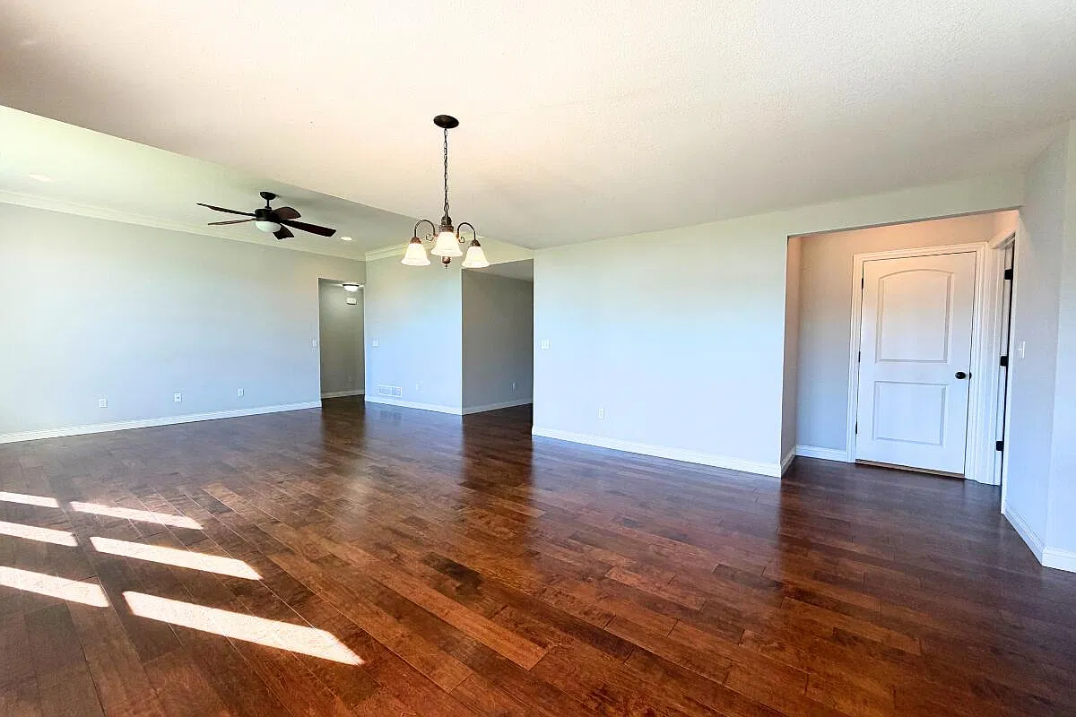 3 bed, 2.0 bath, 1719 sqft, $2,300 — Photo 3