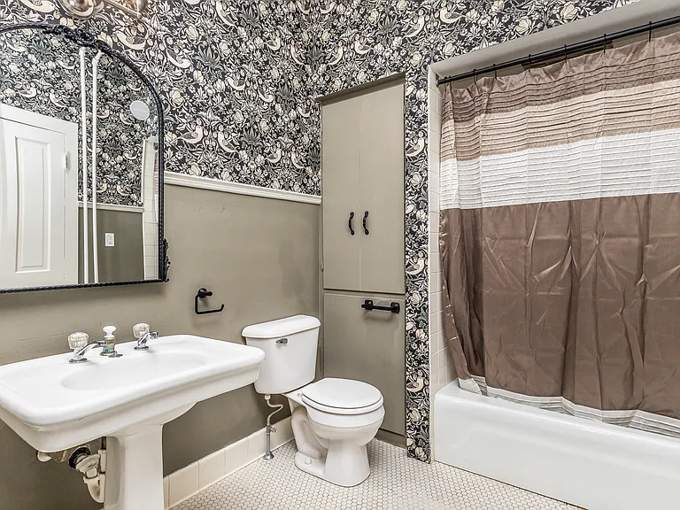 718 W Stephenson St #4COMMERCIAL — Photo 19