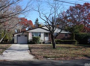 43 Indiana Ave, Bay Shore, NY 11706