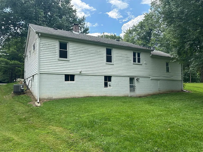 2921 Old Caseyville Rd — Photo 2