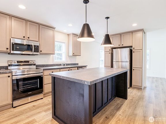 5th image of 227 Sunrise Avenue SE