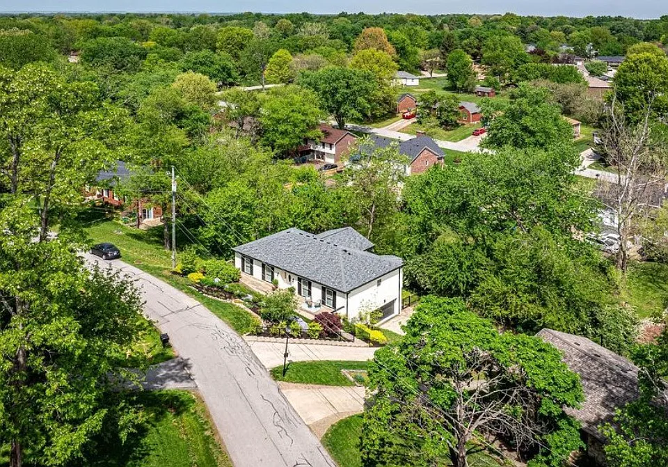 1027 Rollingwood Ln