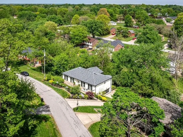 1027 Rollingwood Ln, Goshen, KY 40026
