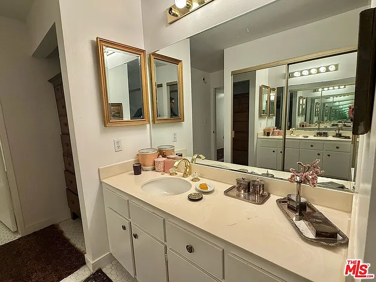 637 Wilcox Ave #2D — Photo 18
