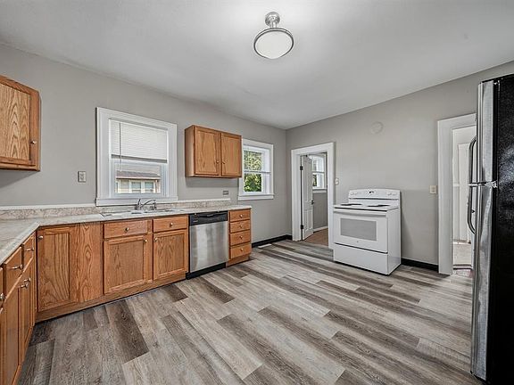 3rd image of 639 Niagara St #1-2